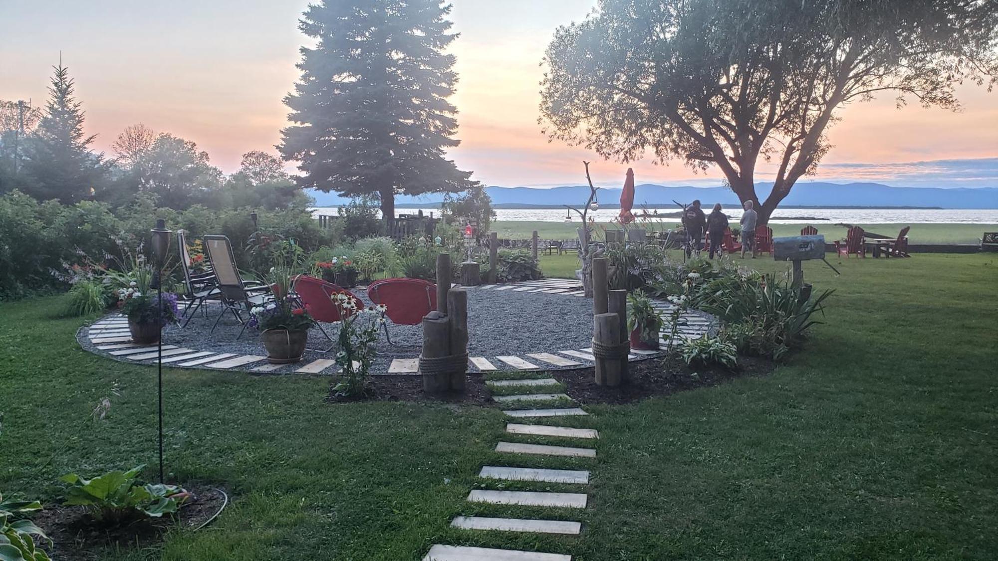 Maison De L'Anse Aux Oies / Gite L'Islet-sur-Mer Bagian luar foto